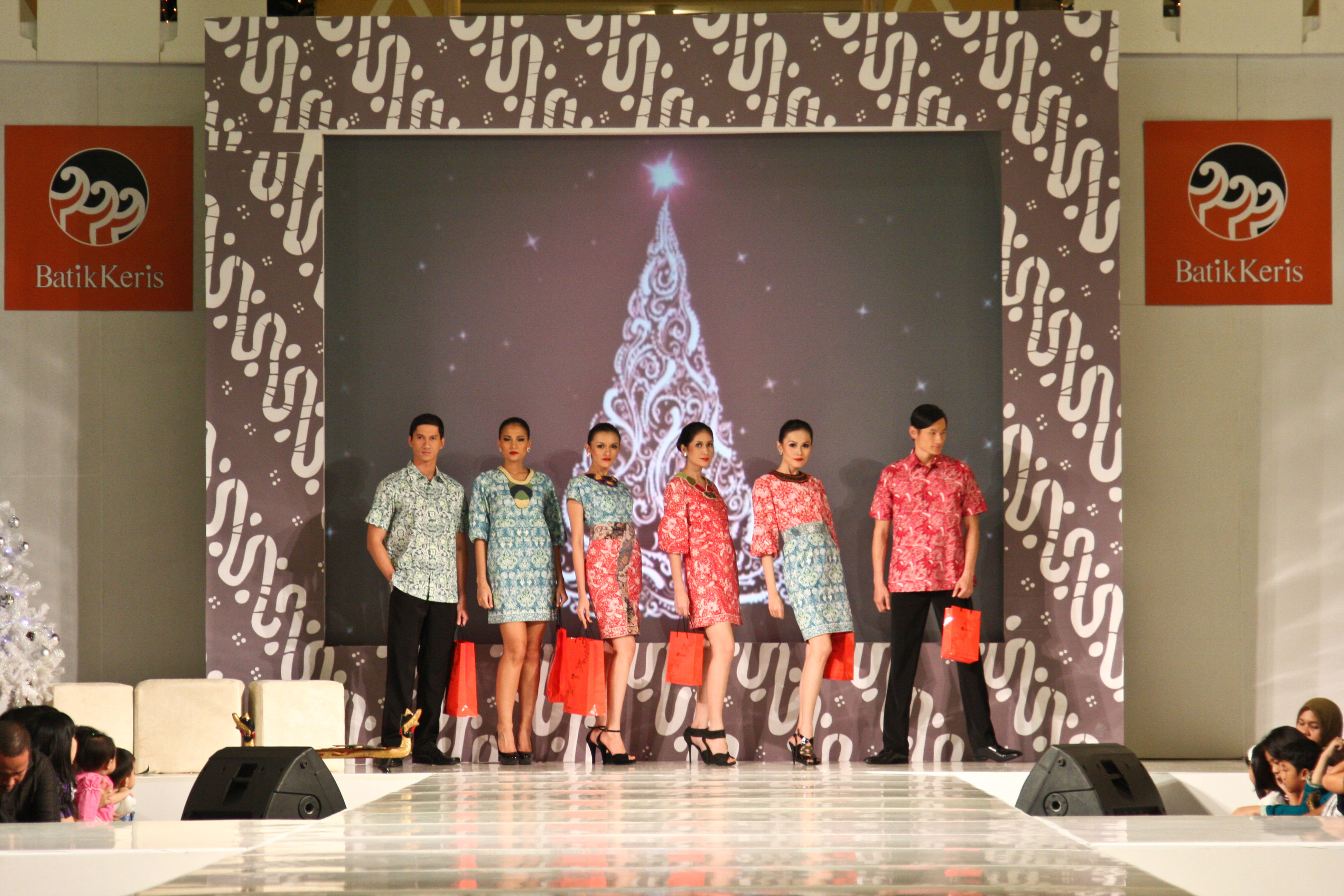 Fashion Show Pesona Nusantara